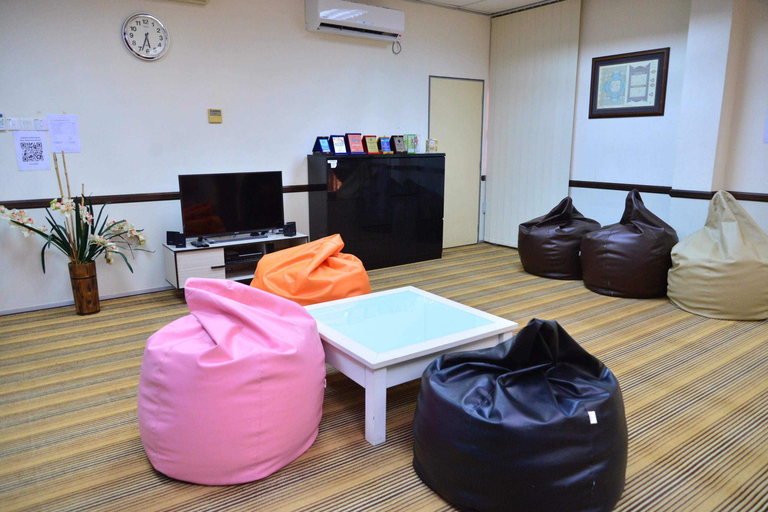 Bilik Terapi Carl Jung 2